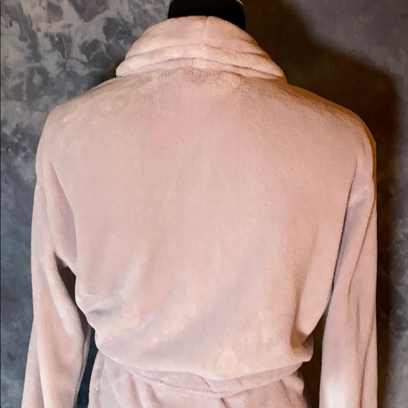❌SOLD❌ - Calvin Klein Long Sleeve Plush Robe - Picture 6 of 16